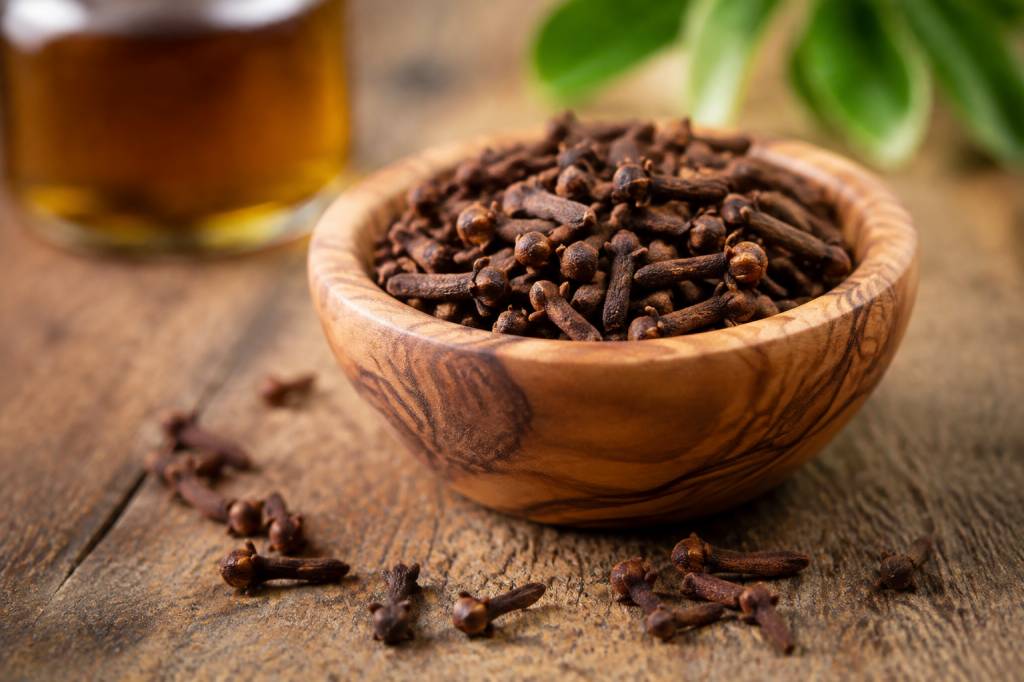Clous de girofle aphrodisiaque : mythe épicé ou coup de chaud ?